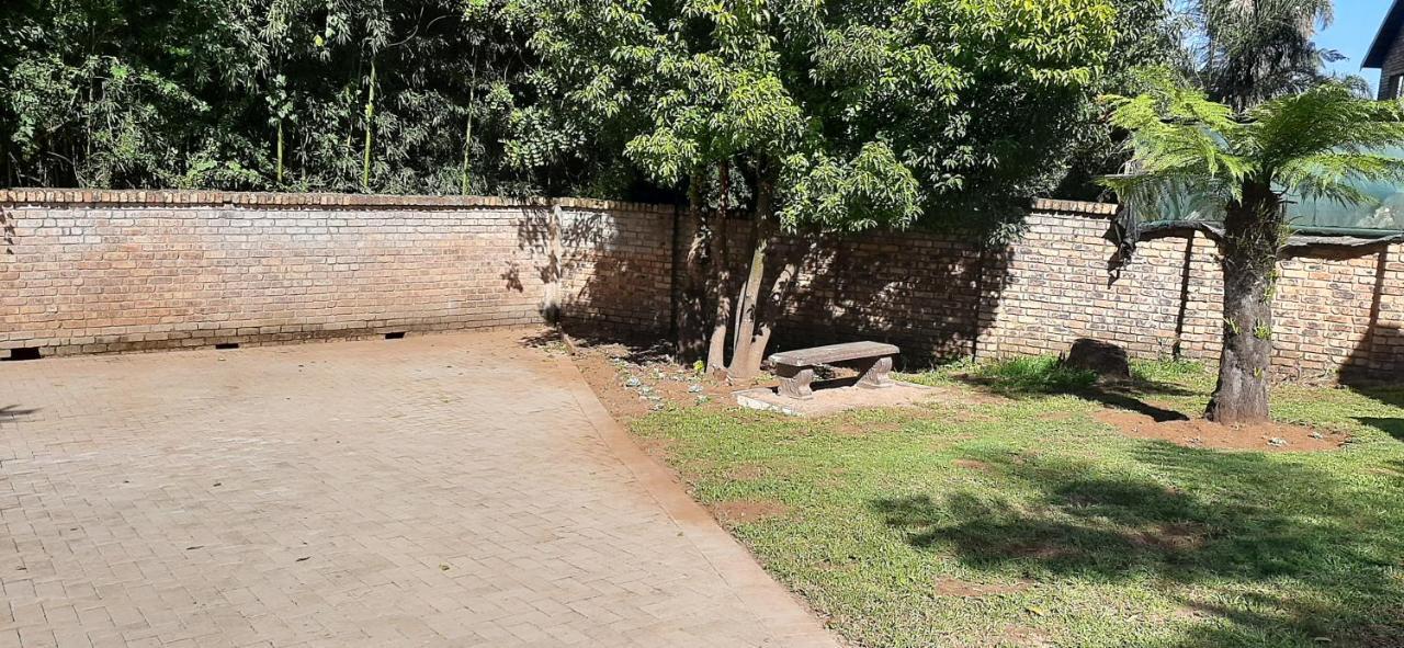 Cozy Guest Hotel Graskop Bagian luar foto